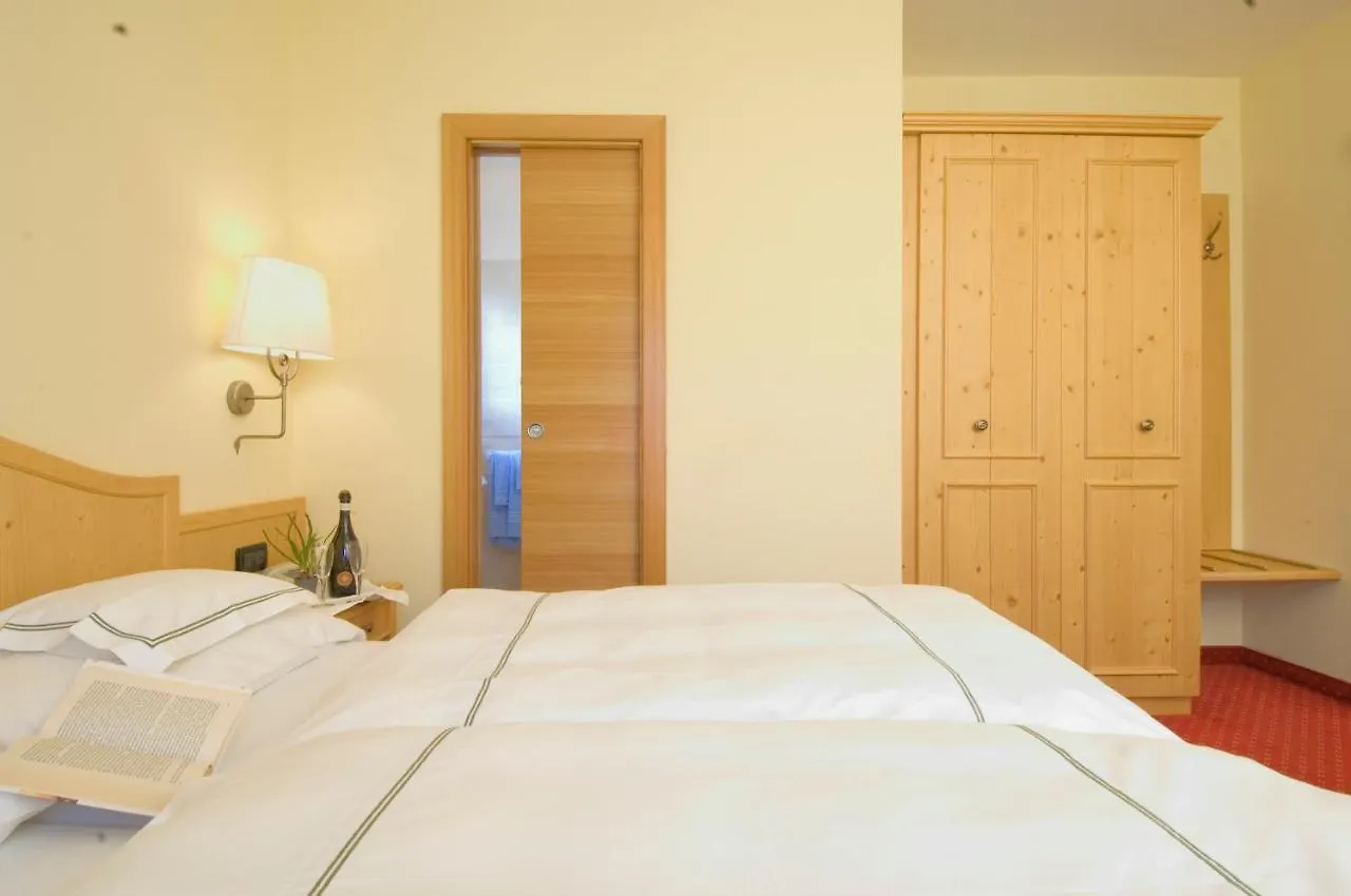 Hotel Del Bosco Livigno 3*,  Italy
